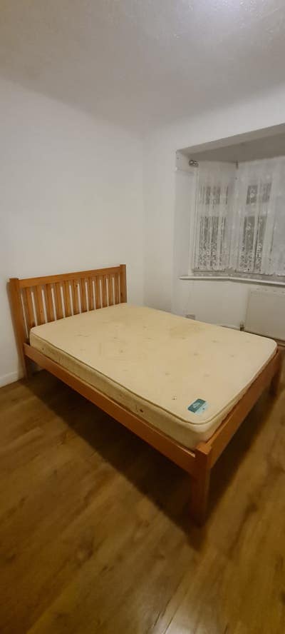 ✨ Spacious Double Room | Bills Inc | IG2 🛏️ Main Photo