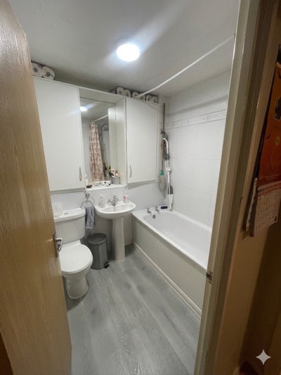 Modern 1-Bed Flat in Wembley  Main Photo