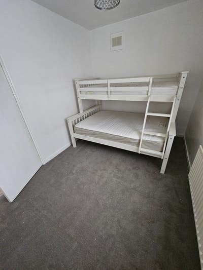 Double room in E1 next to city-bill included Main Photo