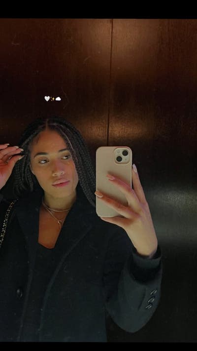 I am a corporate girl aged 26. I am looking f... Main Photo