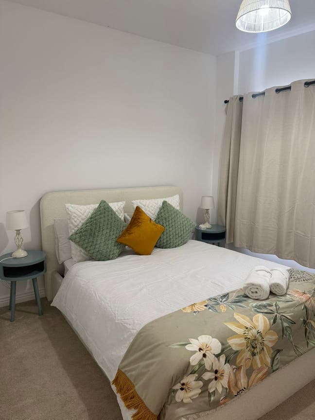 Beautiful newly renovated double room - Bills incl Main Photo