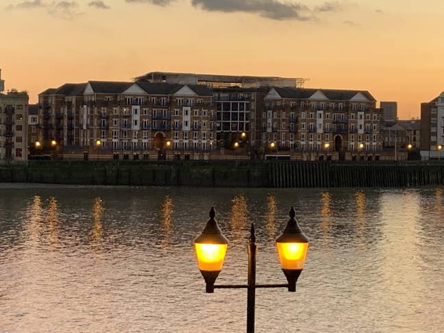 &pound;1000 Bills Inc-Bright Riverside Room+Thames views Main Photo