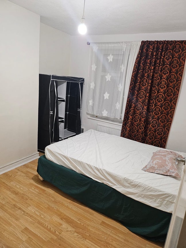 Lovely Double in Grove Park (SE12 9QN)-Parking Inc Main Photo