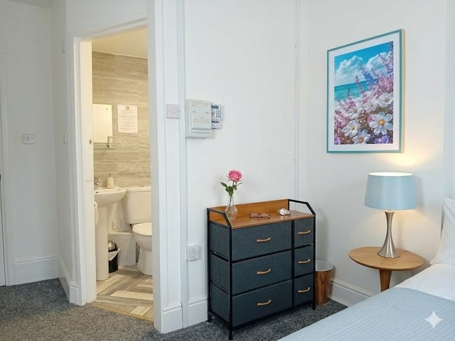 ✨ Modern Guest House Rooms | Flexible Stays Main Photo