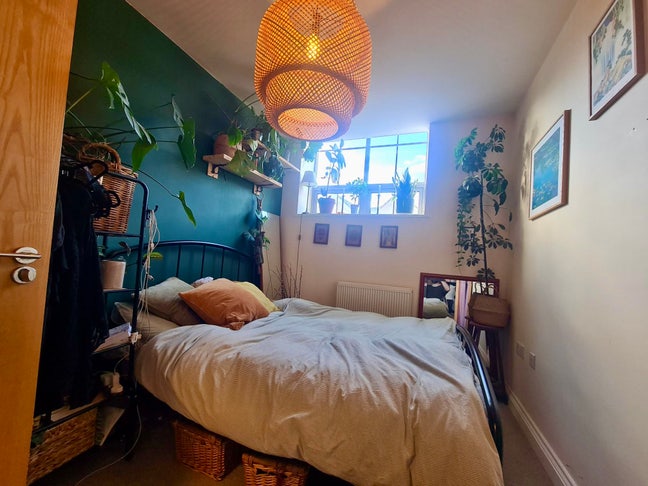 Room to rent on weekly basis  Main Photo