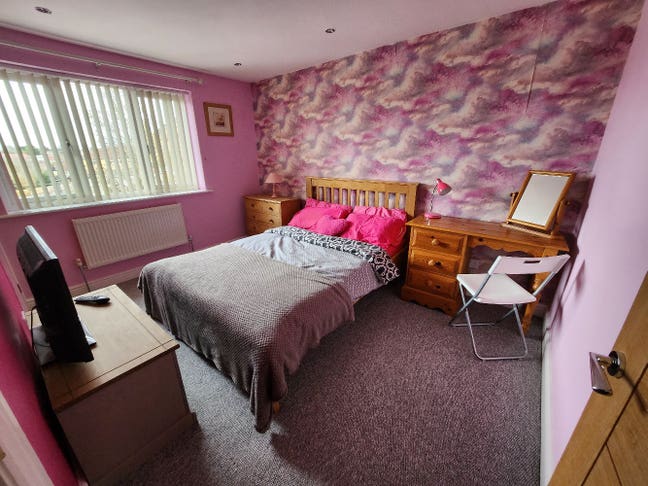 Double room - ideal for working airline crew Main Photo