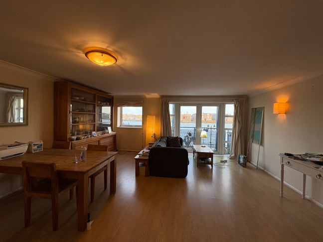 &pound;1000 Bills Inc-Bright Riverside Room+Thames views Main Photo