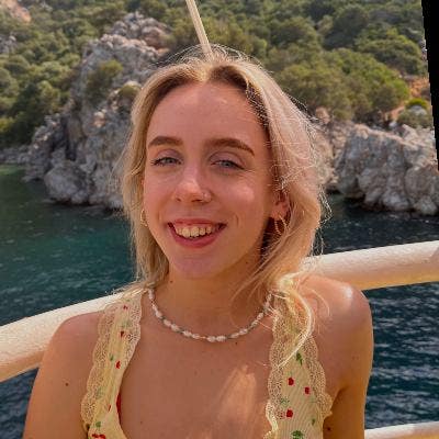 Female professional seeking double room Main Photo