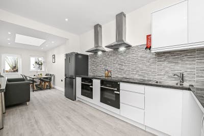 En-Suite Double Room – Available May 6 Main Photo