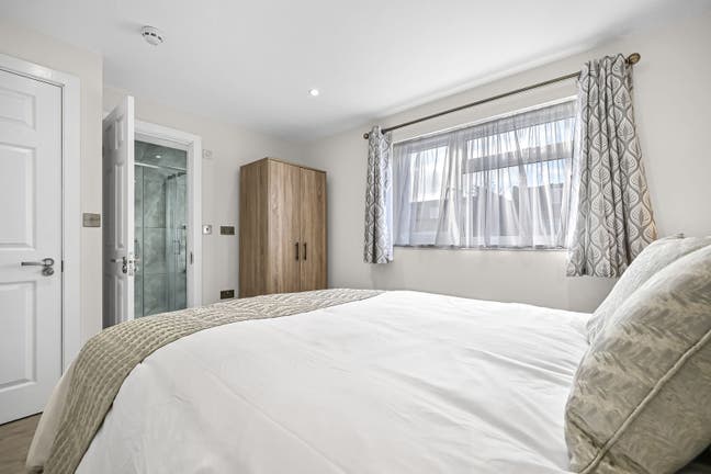 En-Suite Double Room – Available May 6 Main Photo