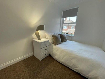 One double room to let in a two bedroom flat &pound;600 Main Photo