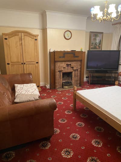 Beautiful cosy room [Females preferred] Main Photo