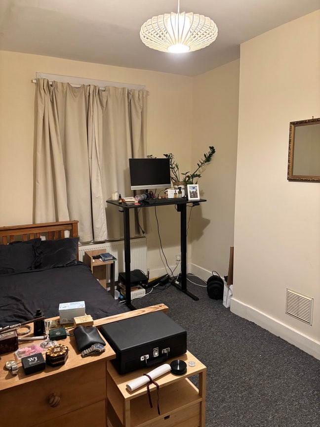 Two spacious double rooms- Clapham North Main Photo
