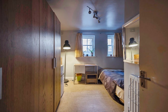 Double Room Central West Hampstead. Available Now! Main Photo