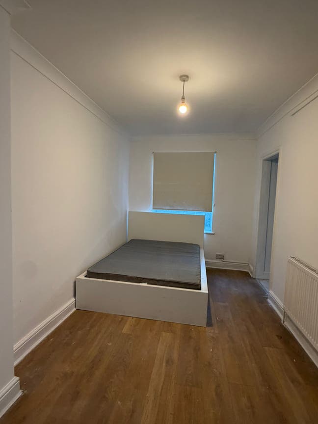Newly Refurbished Studio Flat in Stratford E15 Main Photo