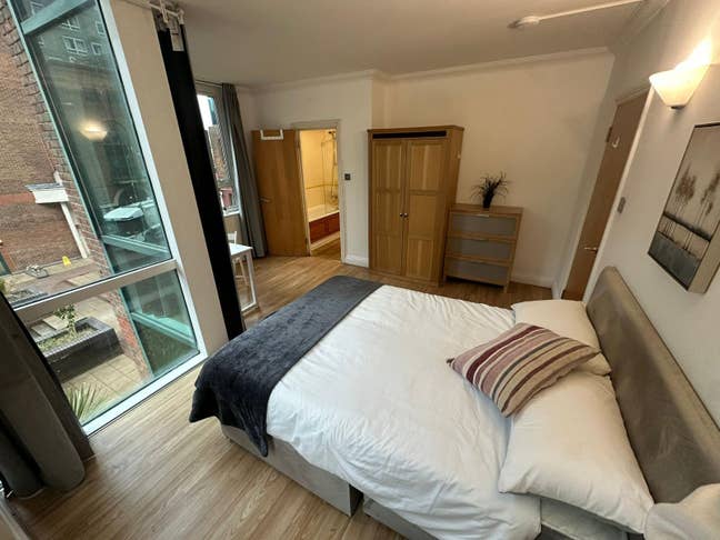 Ensuite Available ASAP – Great Location + Bills In Main Photo