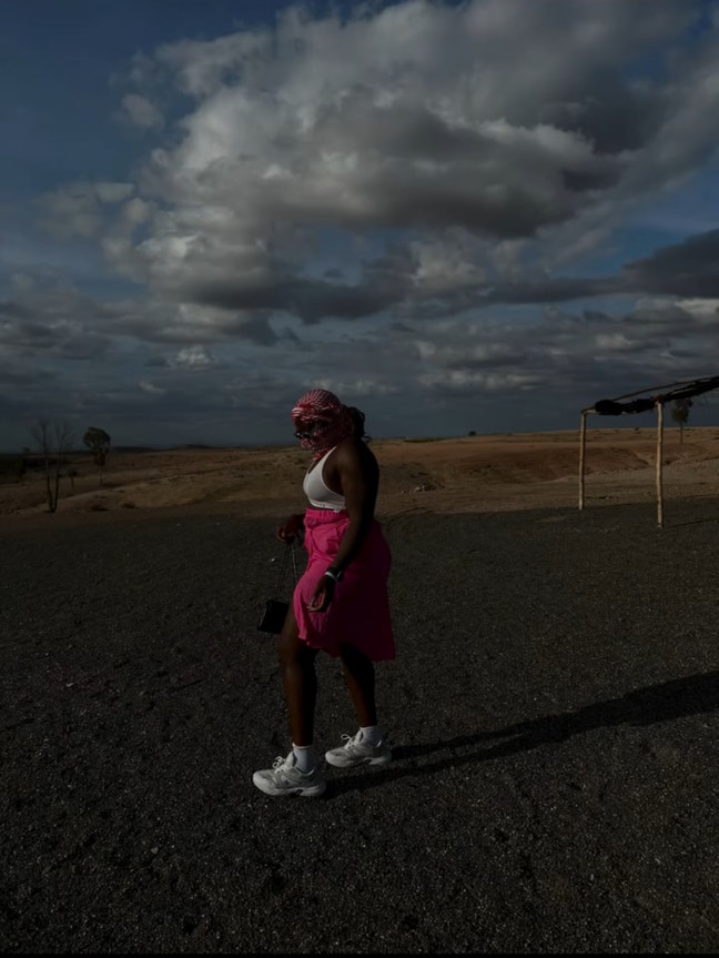 I love exploring life  Main Photo