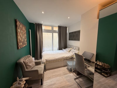 Beautiful Modern Studio Main Photo