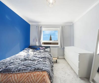 **Double Room Available in 3-Bedroom Flat (Short-T Main Photo