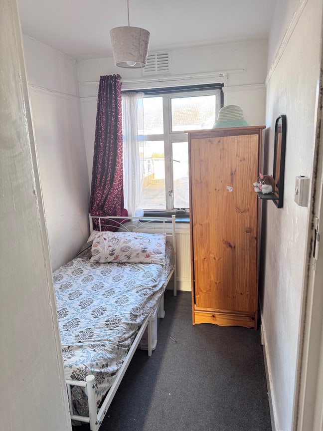 Box room available for girls only Main Photo