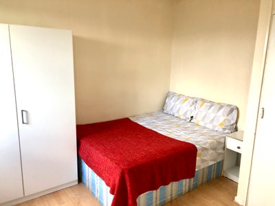 Great Double Bedroom- Surrey Quays/ Canada Water Main Photo