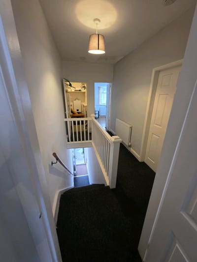 1 bed flat Separate living room &kitchen Main Photo