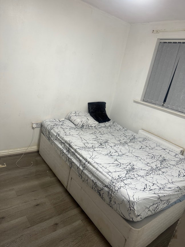 Well finished room with double bed for rent  Main Photo