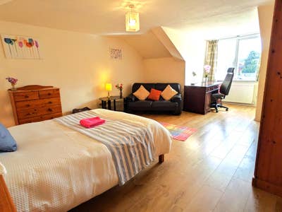 Stunning penthouse room next to town centre Main Photo