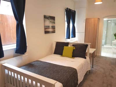 ** Lovely Modern Double Room - All Bills Included! Main Photo