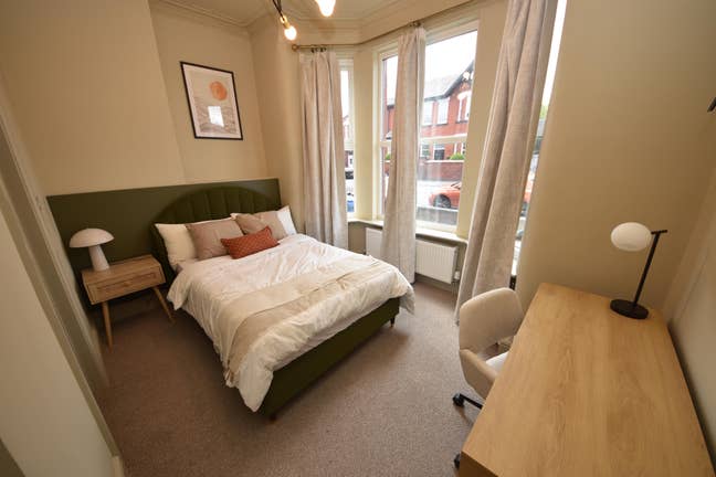 Stylish en-suite room in a 6 Bed House share Main Photo