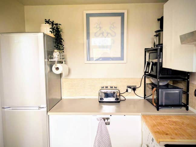 Single furnished room in quiet, clean shared flat. Main Photo