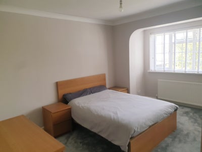 Large double bedroom  Main Photo