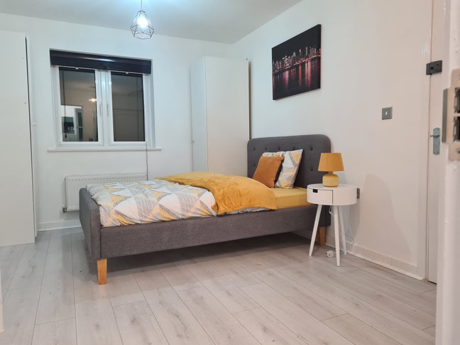 En-Suite Room with Kitchenette Area, CB4 (9AW3) Main Photo