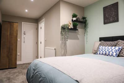 Bills Included Spacious Double Room & En-Suite  Main Photo