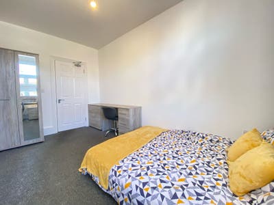 EN-SUITE ROOM Main Photo