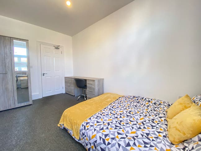 EN-SUITE ROOM Main Photo