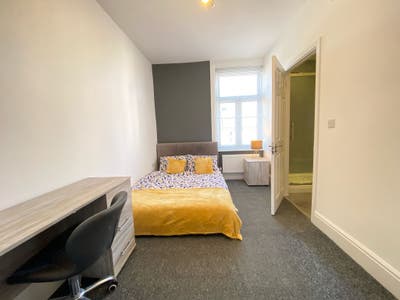 EN-SUITE ROOM Main Photo