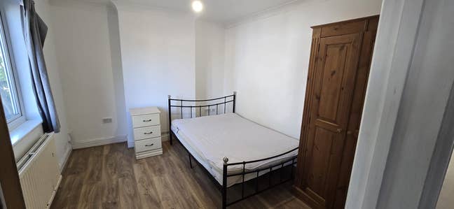 4 double room available in Cambridge  Main Photo