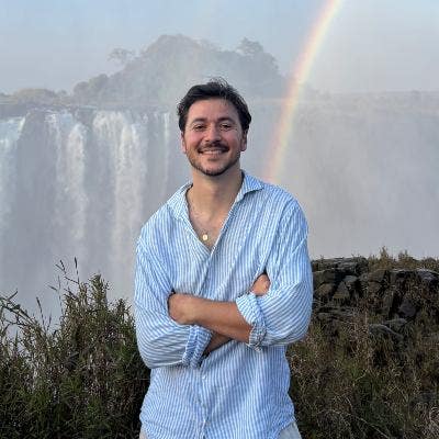 Professional Male seeks a single or double room Main Photo