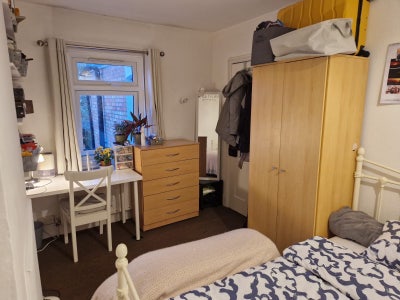 Double room in friendly Iffley house Main Photo