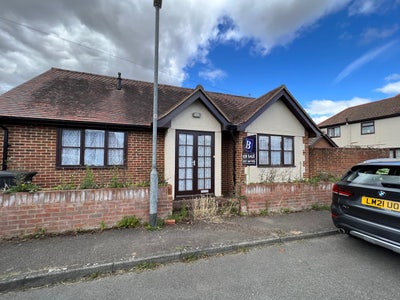 Large Double Room ONGAR Main Photo