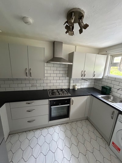 Lovely 3-bed house close to PAH and town centre Main Photo