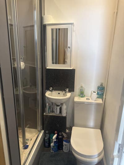 It doesn’t have fitted cuboids in the bedroom,one  Main Photo