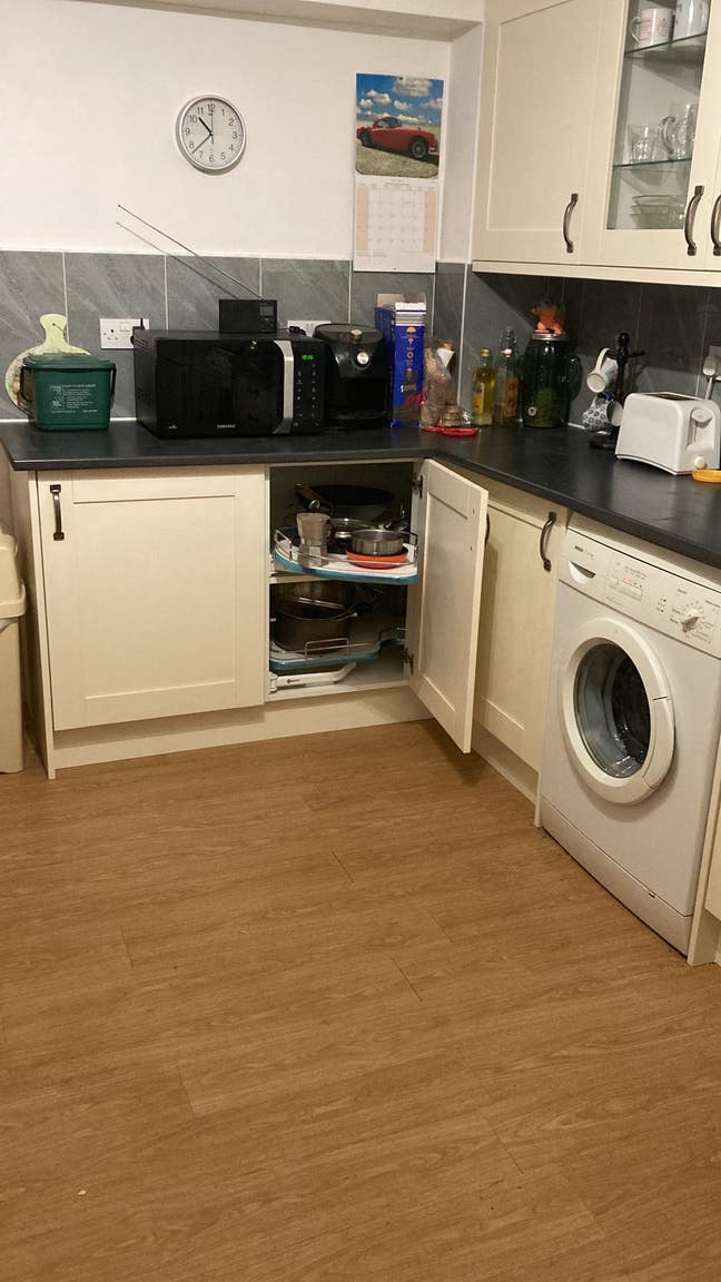 Double Bedroom to let well located Main Photo