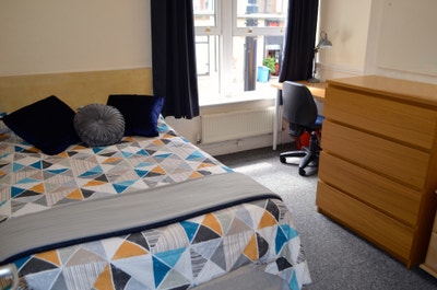 Bills included - Double rooms for students Main Photo