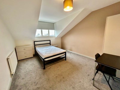 Large Ensuite Room in Centre of Harrogate Main Photo