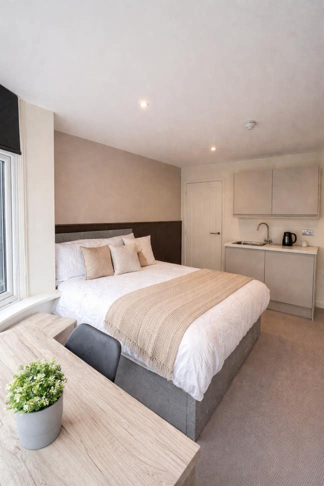 En-Suite Room - Tea/Coffee Station & TV✨ Main Photo