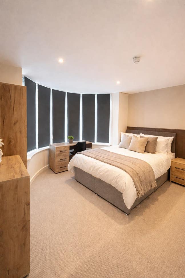 En-Suite Room - Tea/Coffee Station & TV✨ Main Photo