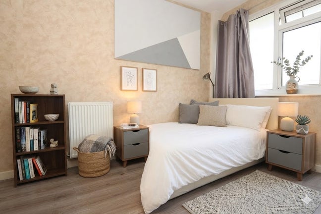 ⚡ Excellent City Links! Spacious Room (E3) ⚡ Main Photo