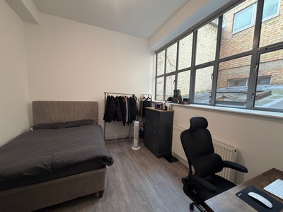 Bright Large Double Room - Gated Development  Main Photo